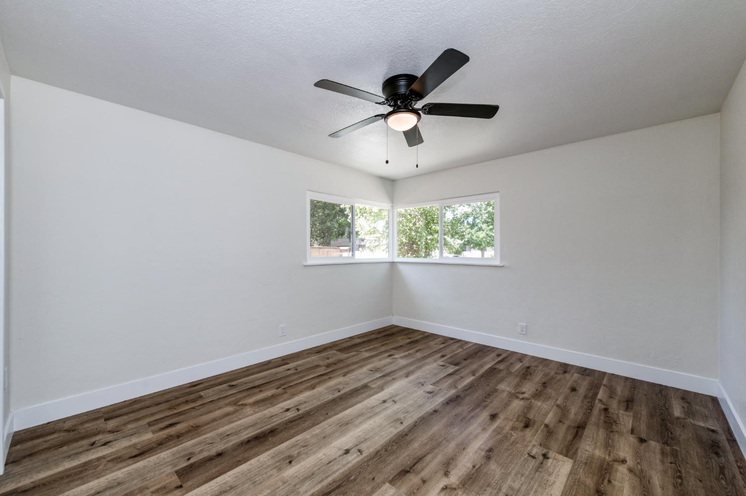 144 E Robinson Ave, Fresno, CA 93704