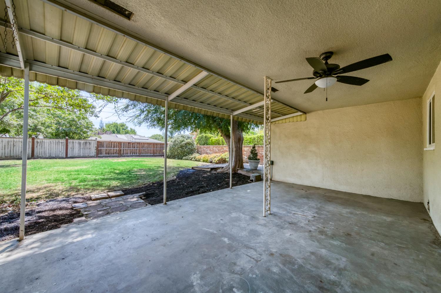 144 E Robinson Ave, Fresno, CA 93704
