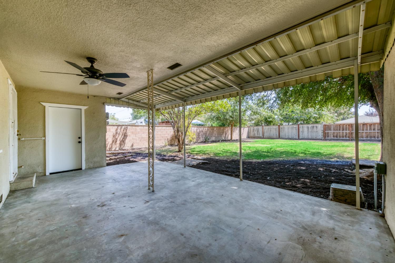 144 E Robinson Ave, Fresno, CA 93704