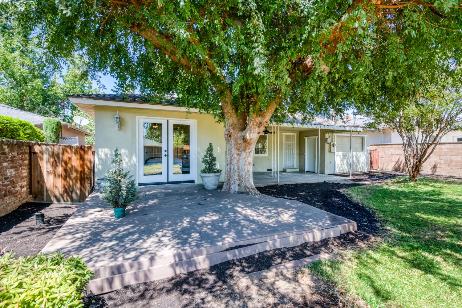 144 E Robinson Ave, Fresno, CA 93704