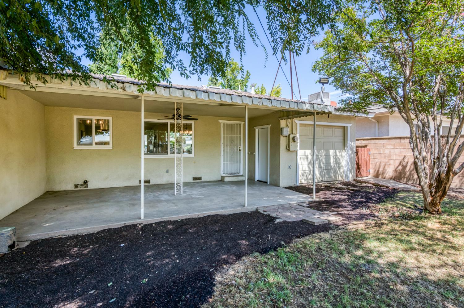 144 E Robinson Ave, Fresno, CA 93704