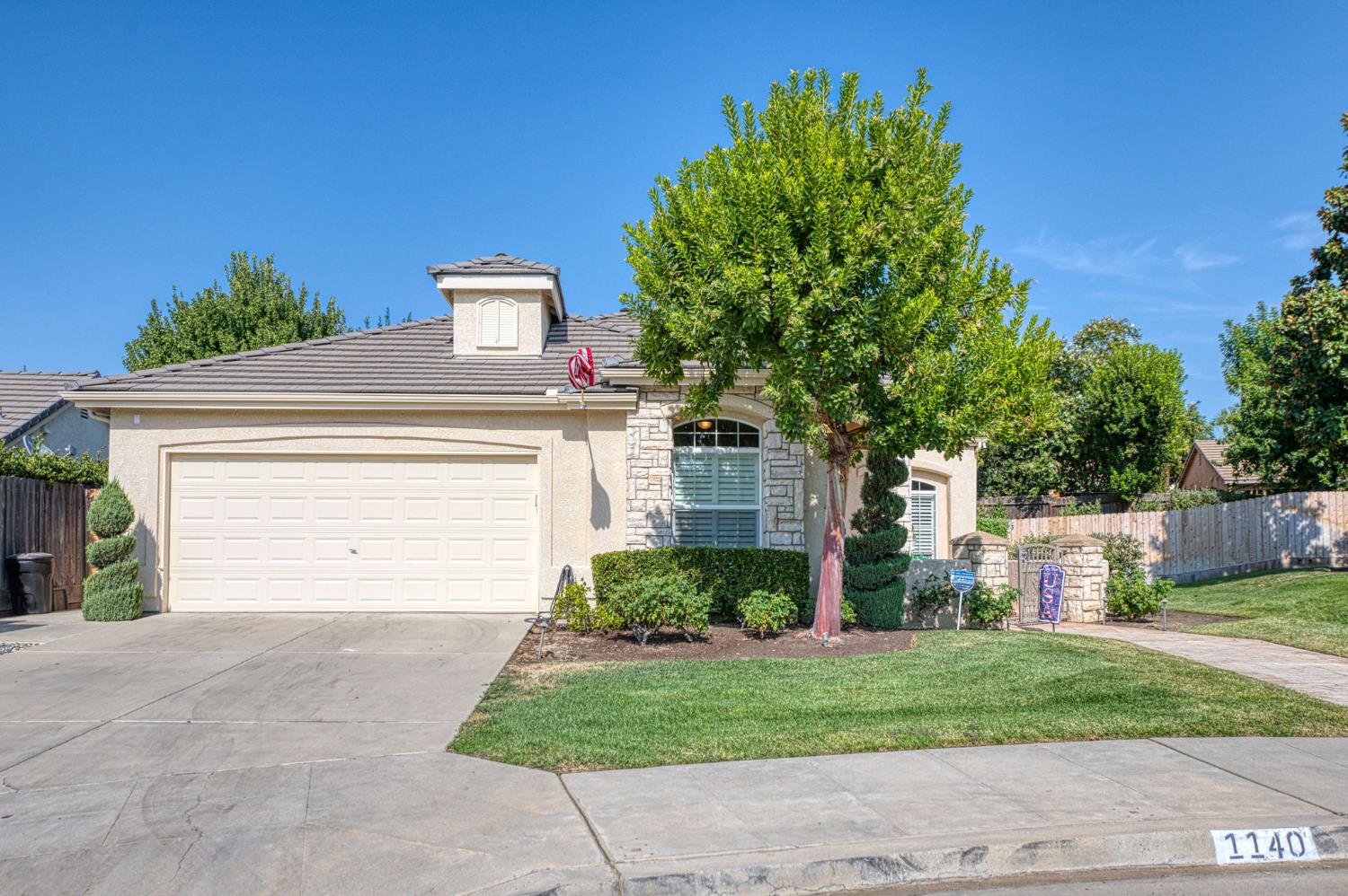 1140 E Sawgrass Ave, Fresno, CA 93730
