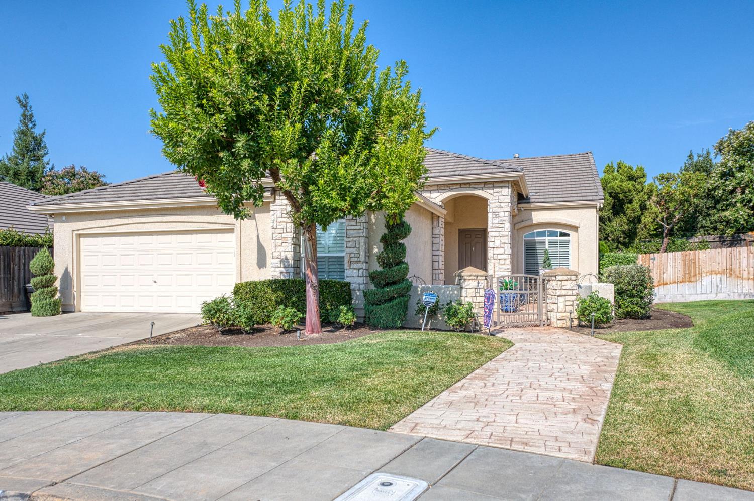 1140 E Sawgrass Ave, Fresno, CA 93730