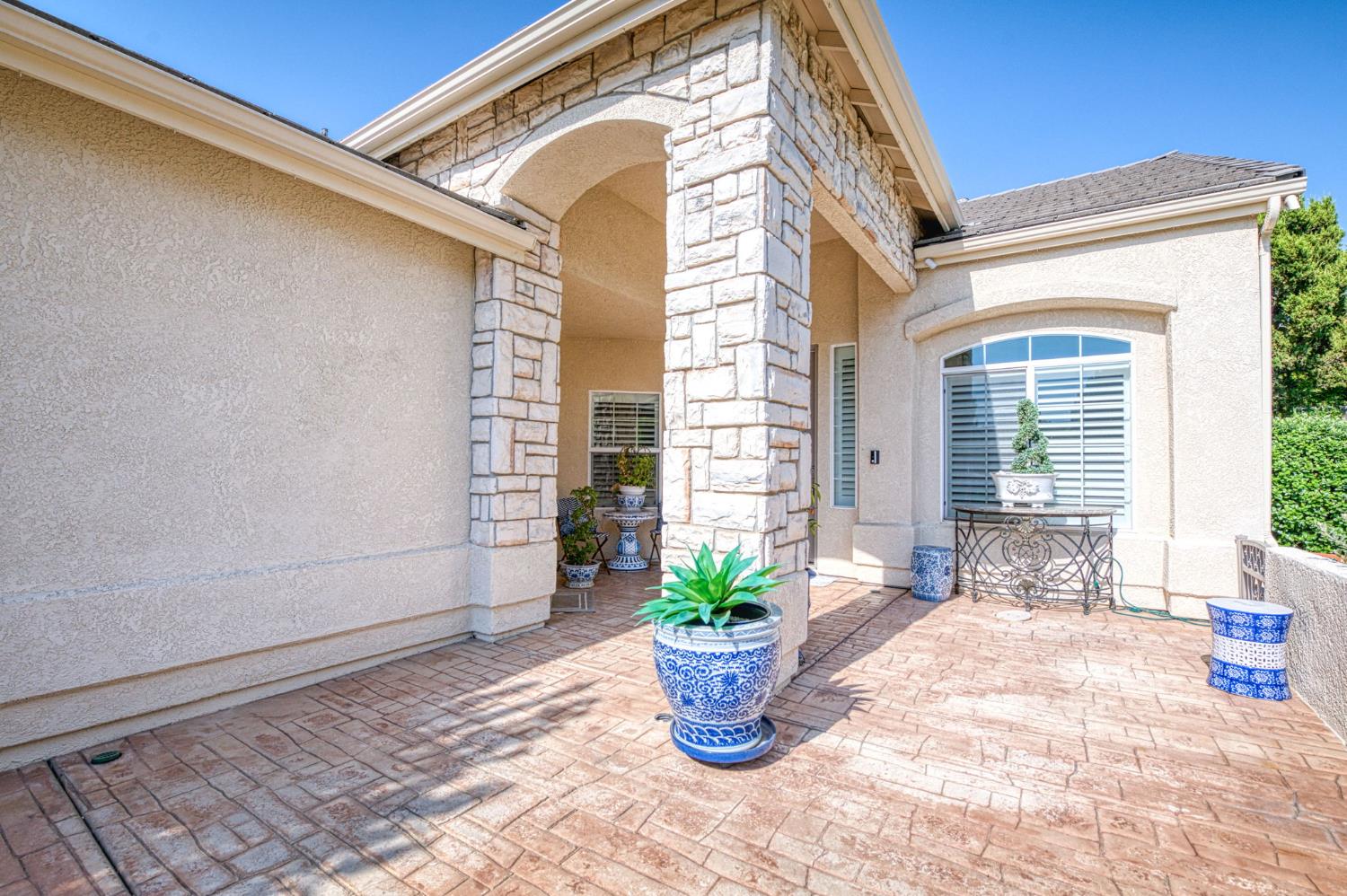 1140 E Sawgrass Ave, Fresno, CA 93730