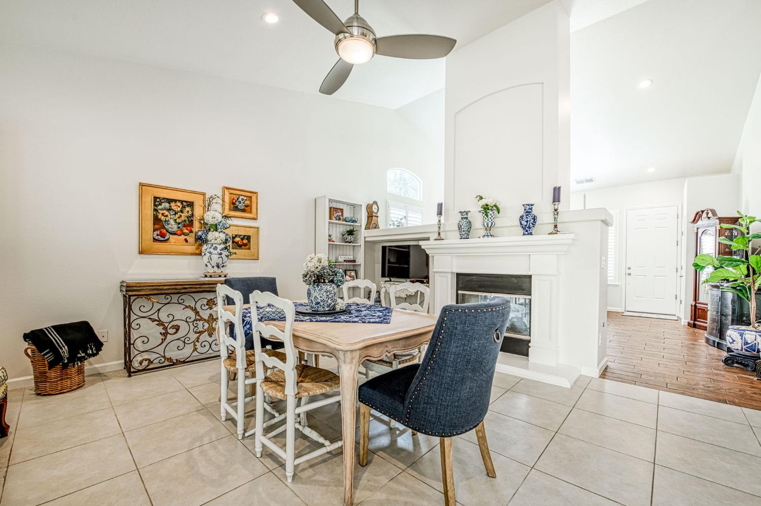 1140 E Sawgrass Ave, Fresno, CA 93730