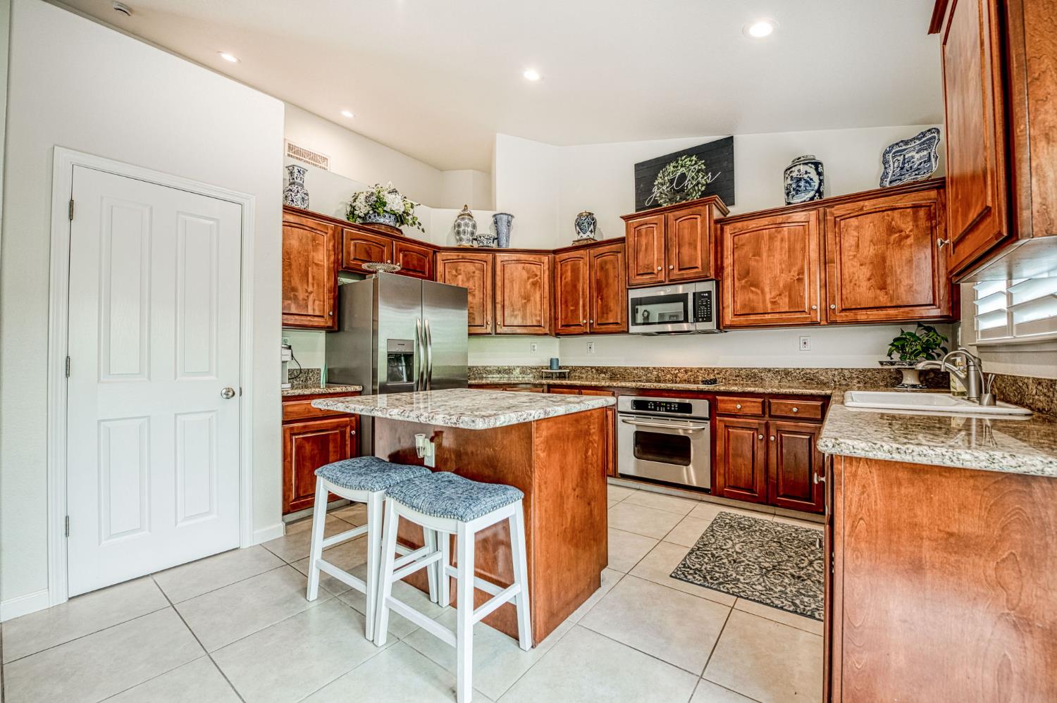1140 E Sawgrass Ave, Fresno, CA 93730