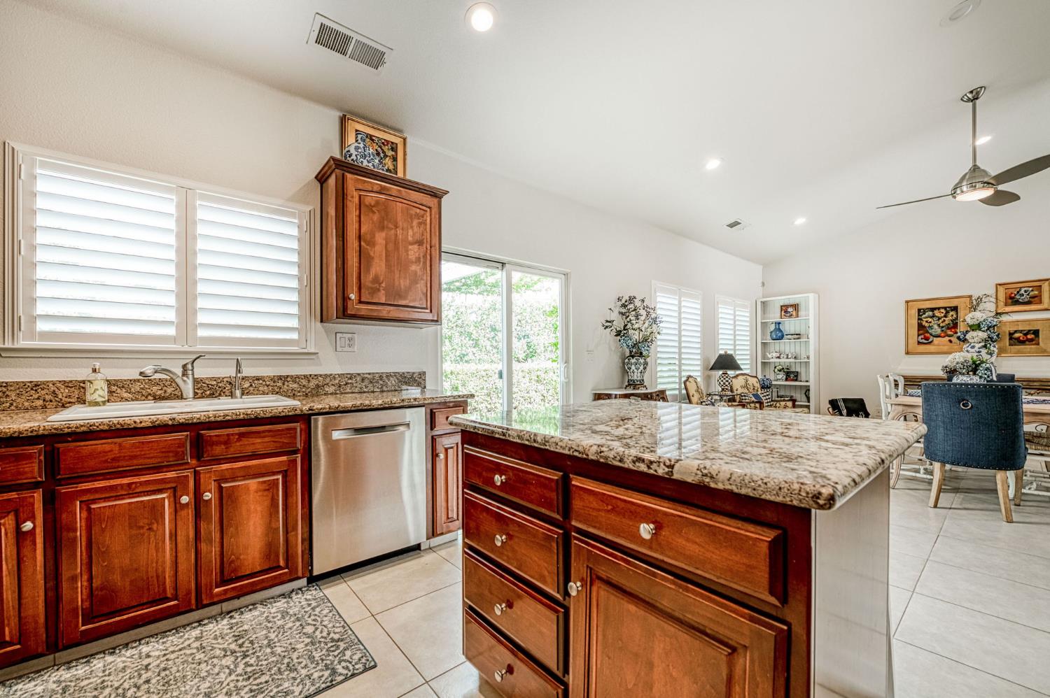 1140 E Sawgrass Ave, Fresno, CA 93730