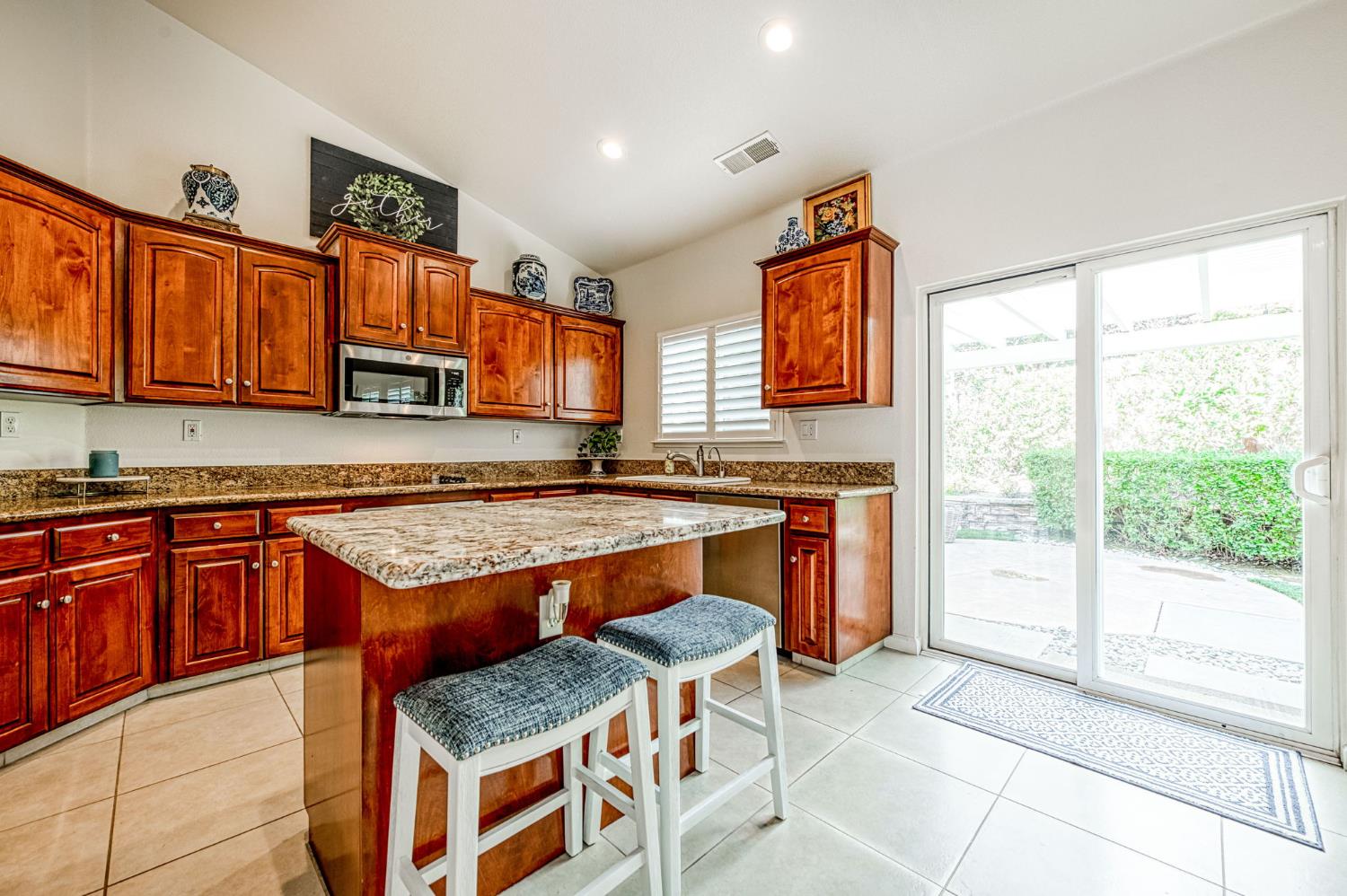 1140 E Sawgrass Ave, Fresno, CA 93730
