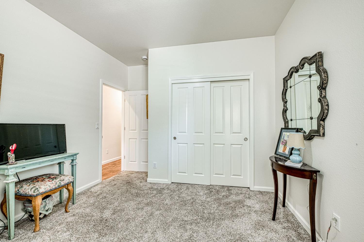 1140 E Sawgrass Ave, Fresno, CA 93730