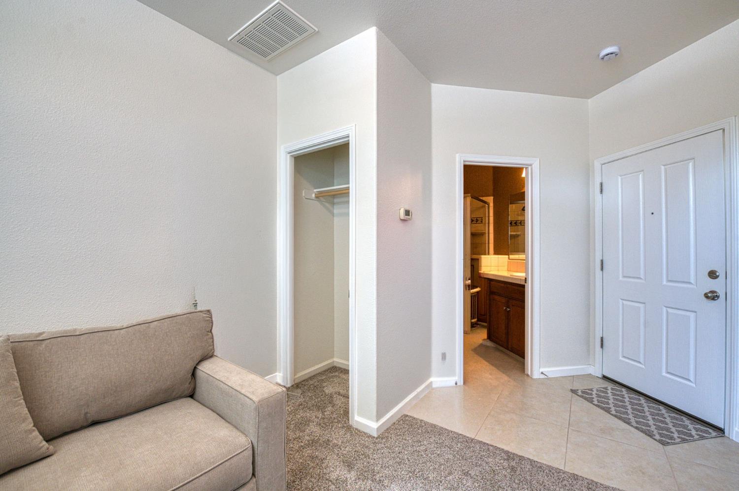 1140 E Sawgrass Ave, Fresno, CA 93730