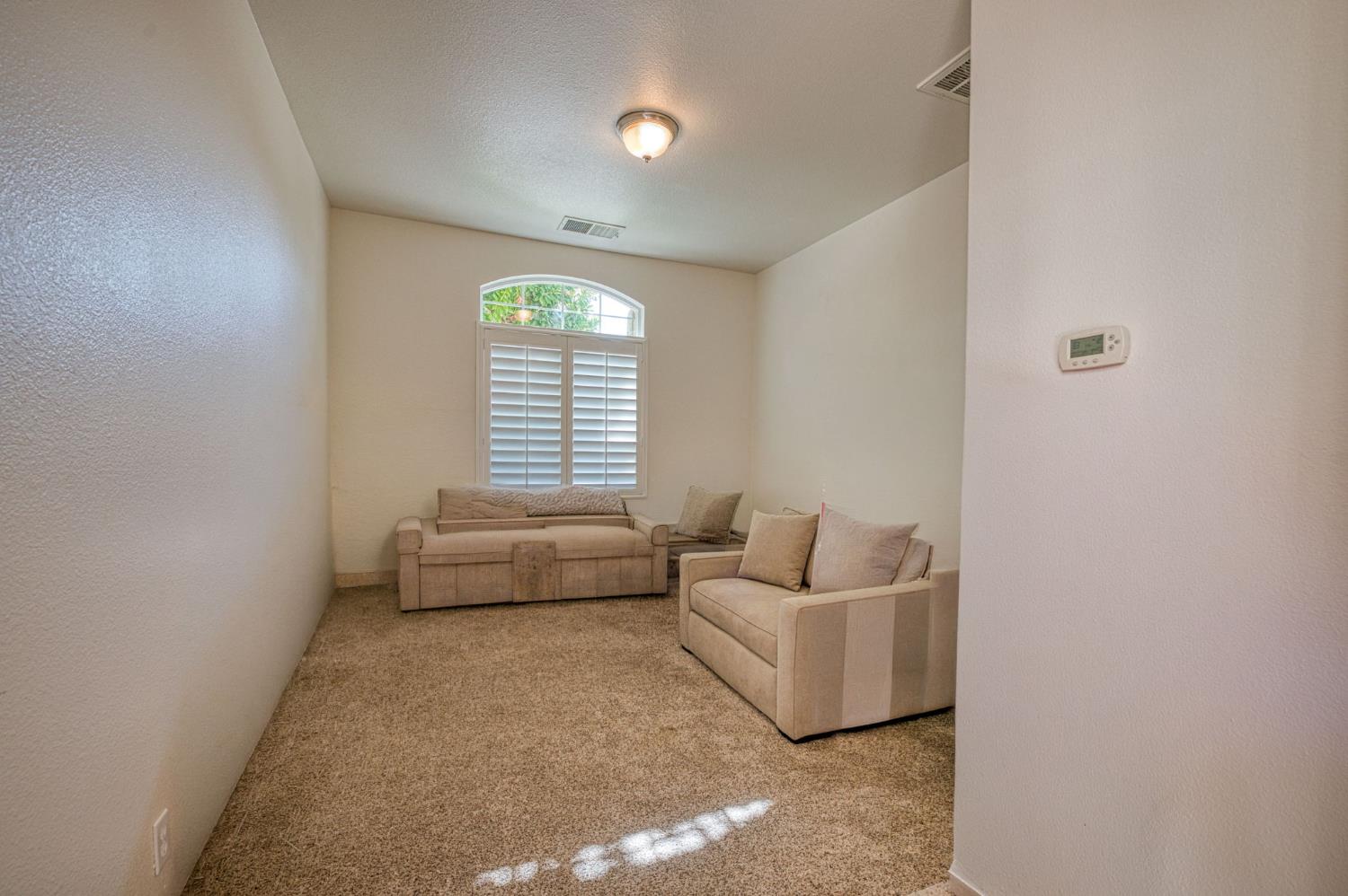 1140 E Sawgrass Ave, Fresno, CA 93730