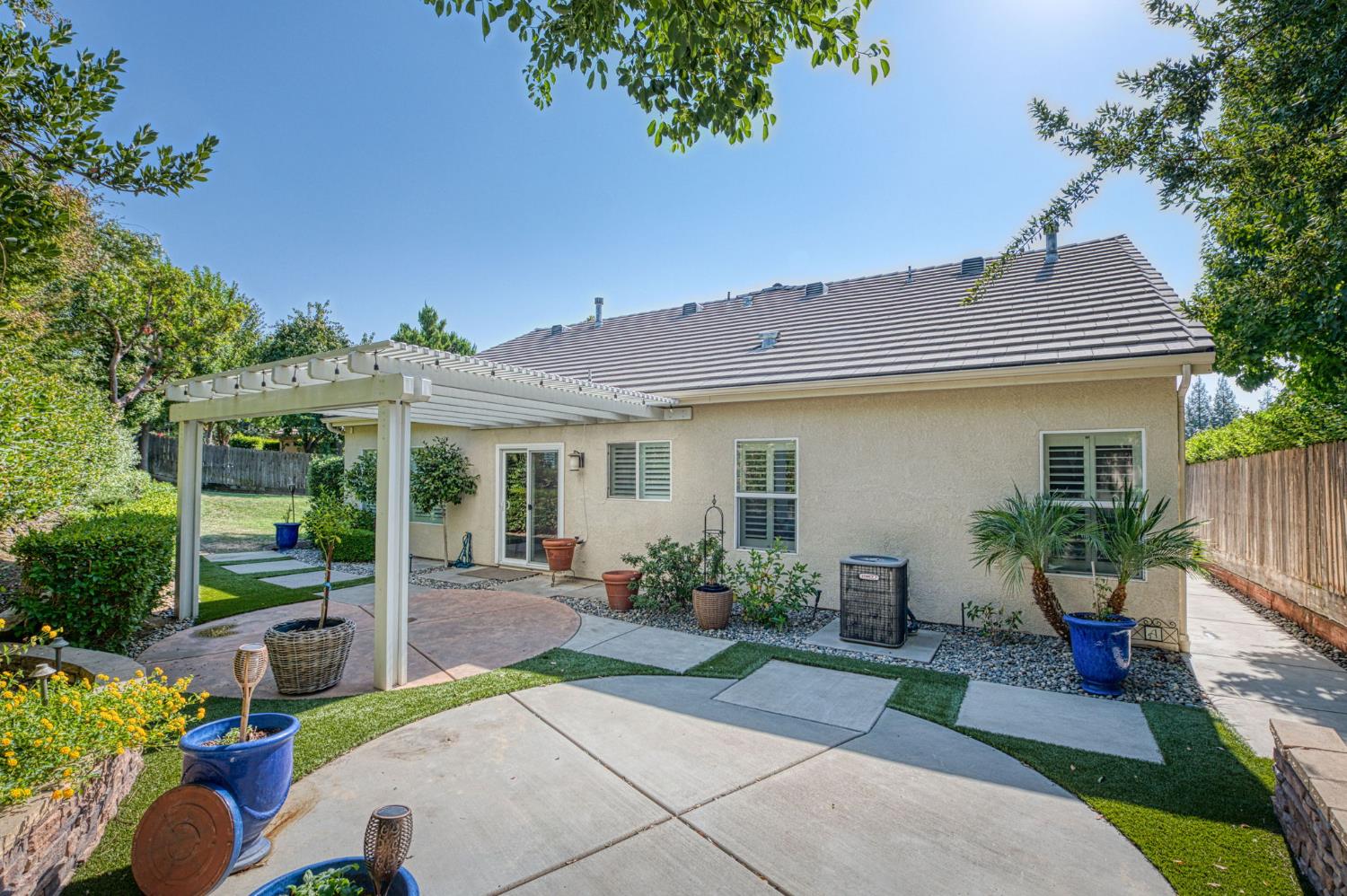 1140 E Sawgrass Ave, Fresno, CA 93730