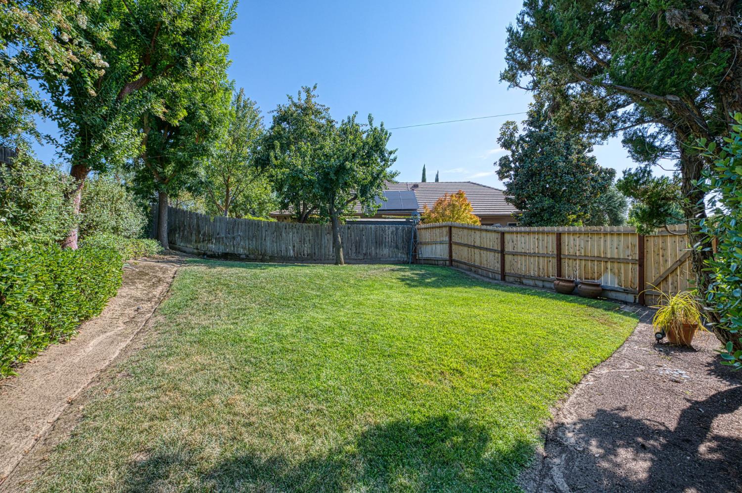 1140 E Sawgrass Ave, Fresno, CA 93730