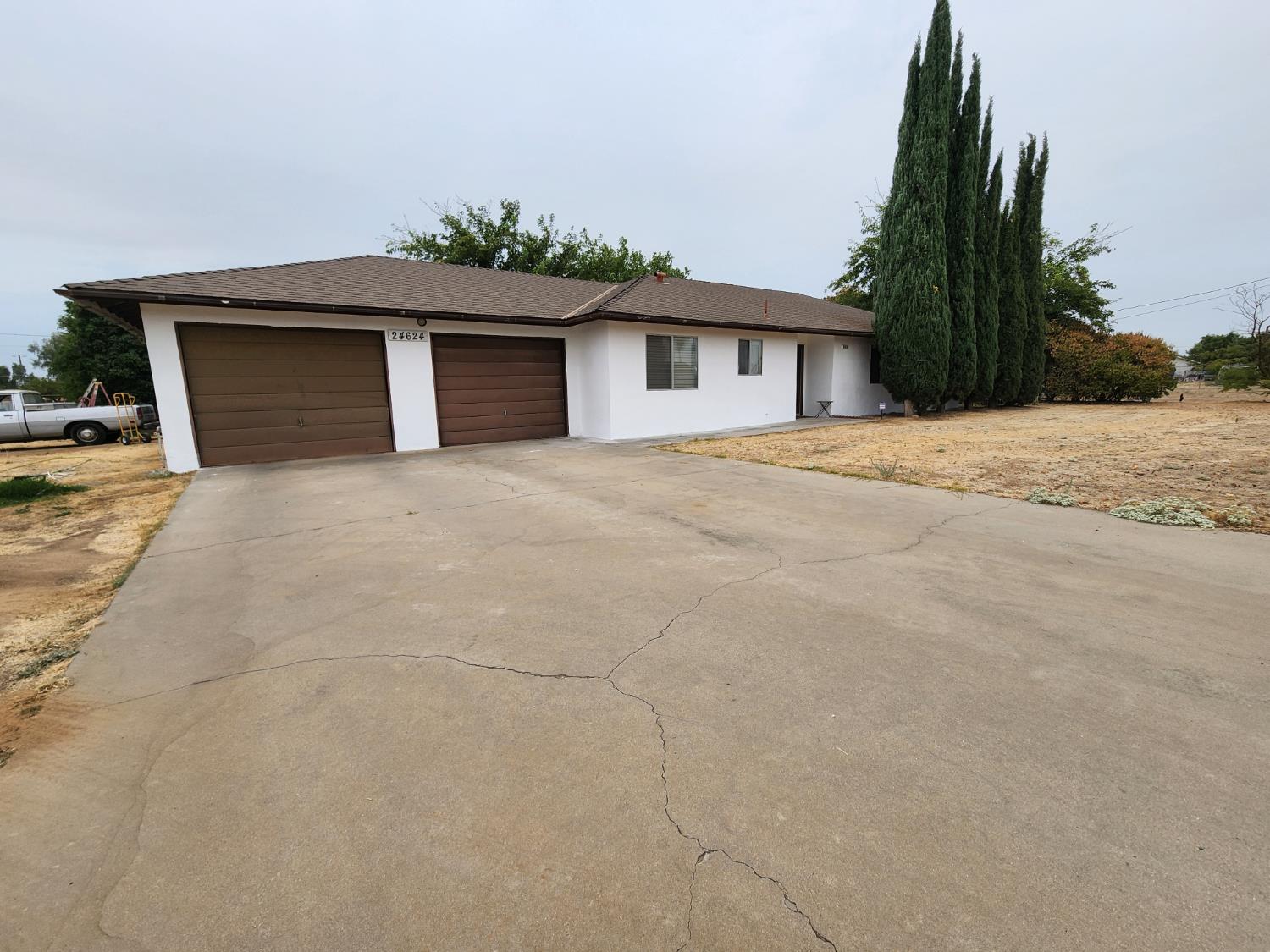 24624 Tropical Dr, Madera, CA 93638