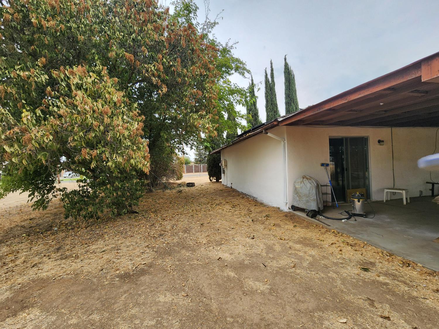 24624 Tropical Dr, Madera, CA 93638