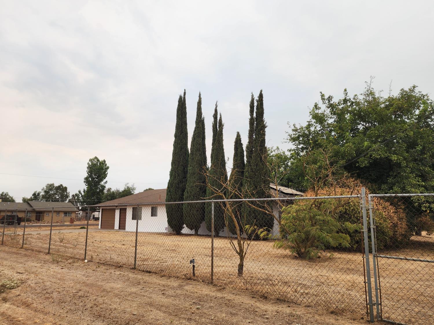 24624 Tropical Dr, Madera, CA 93638