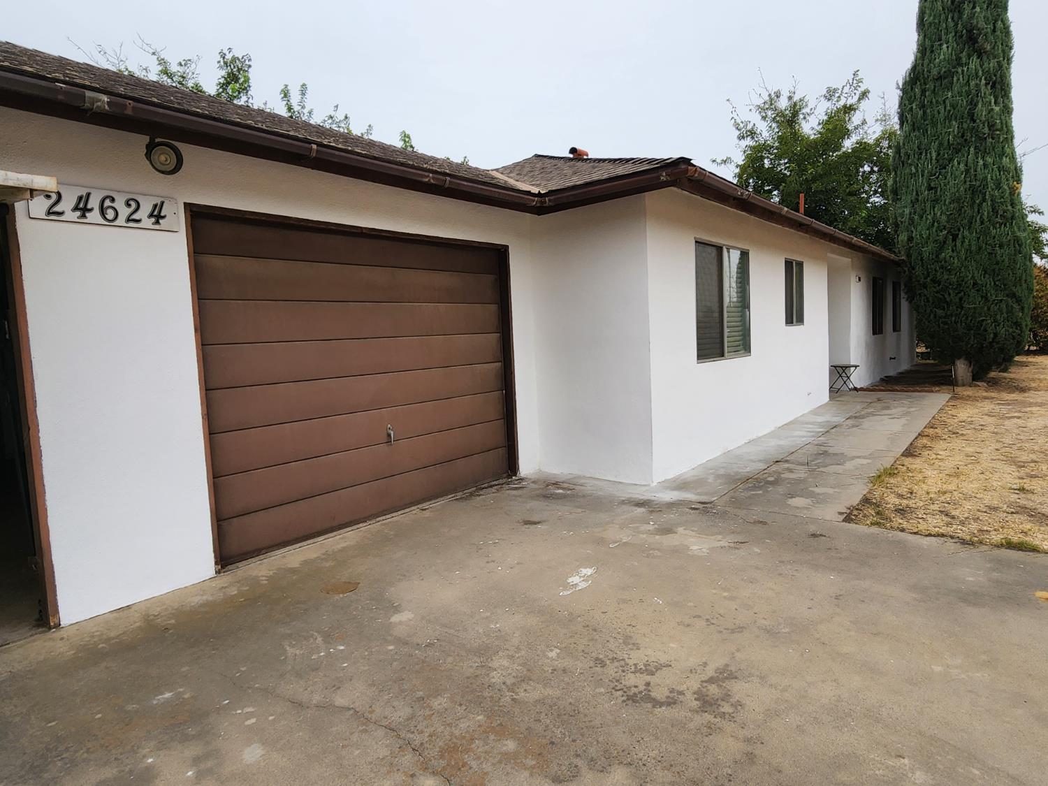 24624 Tropical Dr, Madera, CA 93638