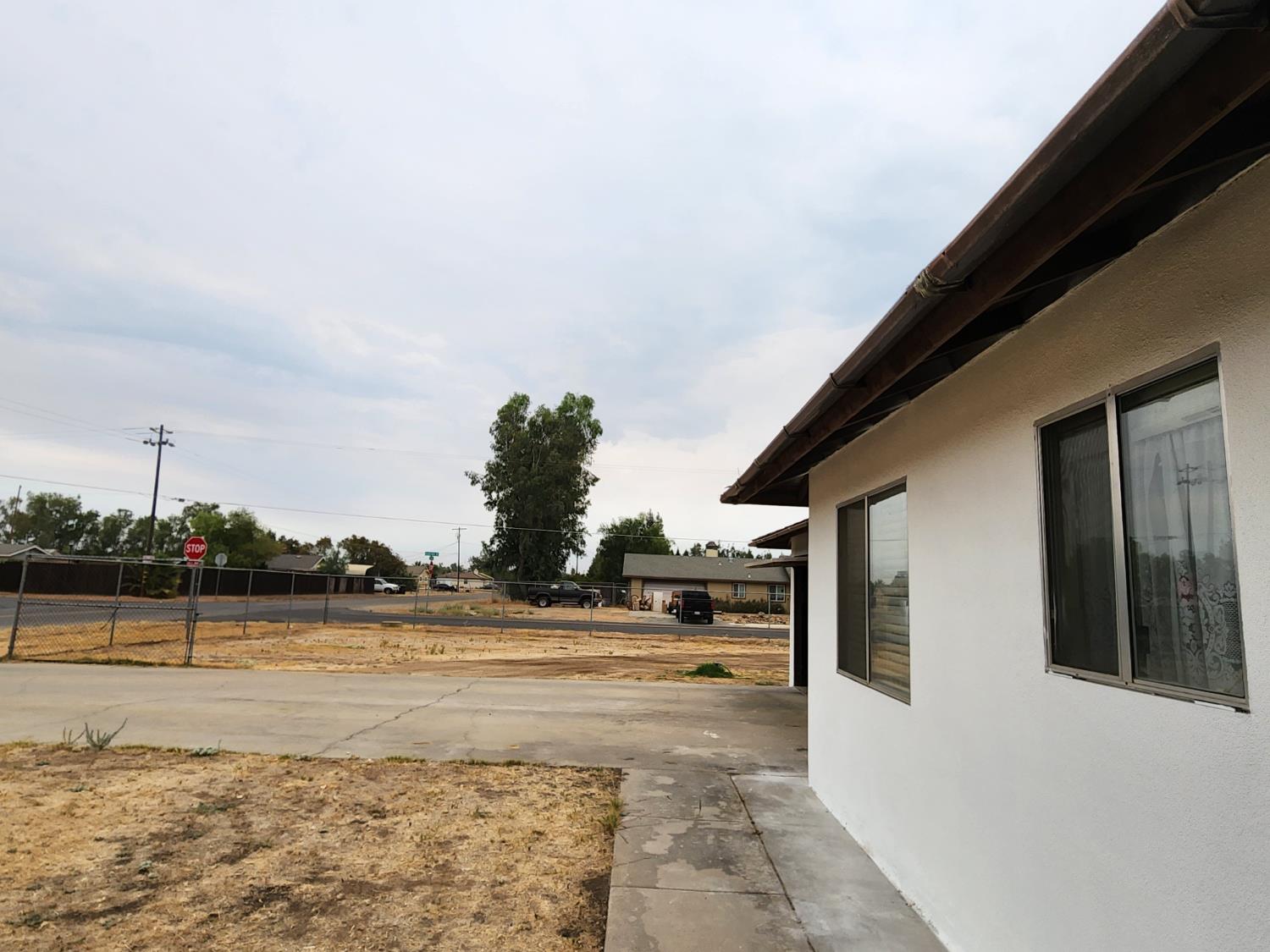 24624 Tropical Dr, Madera, CA 93638