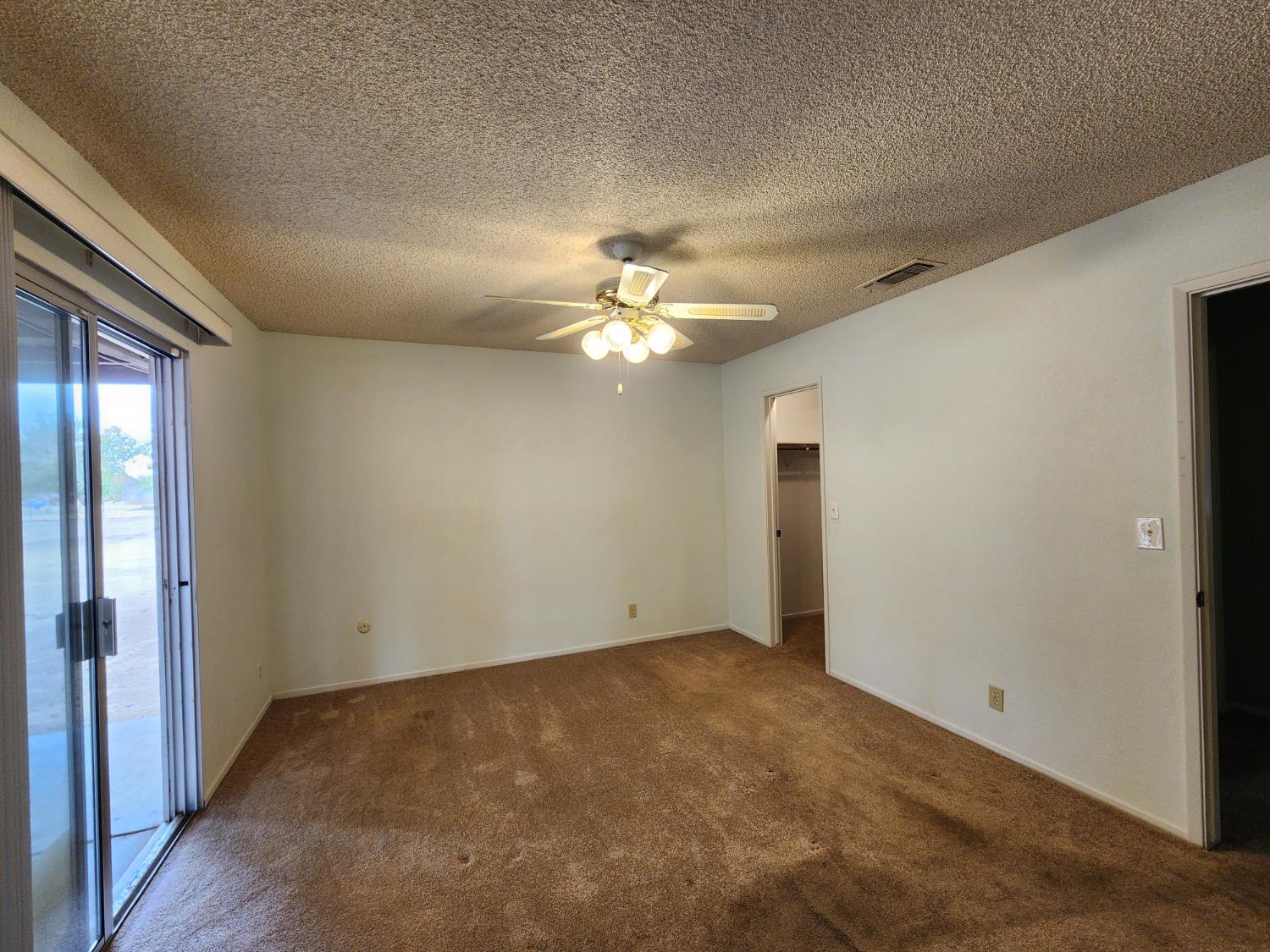24624 Tropical Dr, Madera, CA 93638