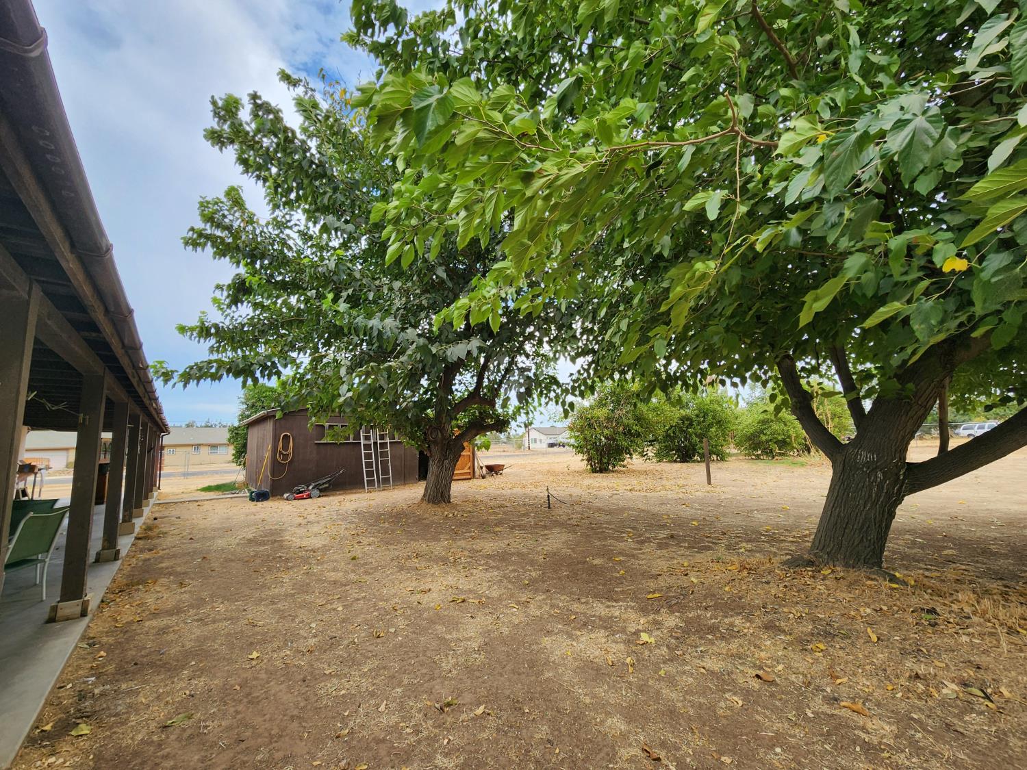 24624 Tropical Dr, Madera, CA 93638