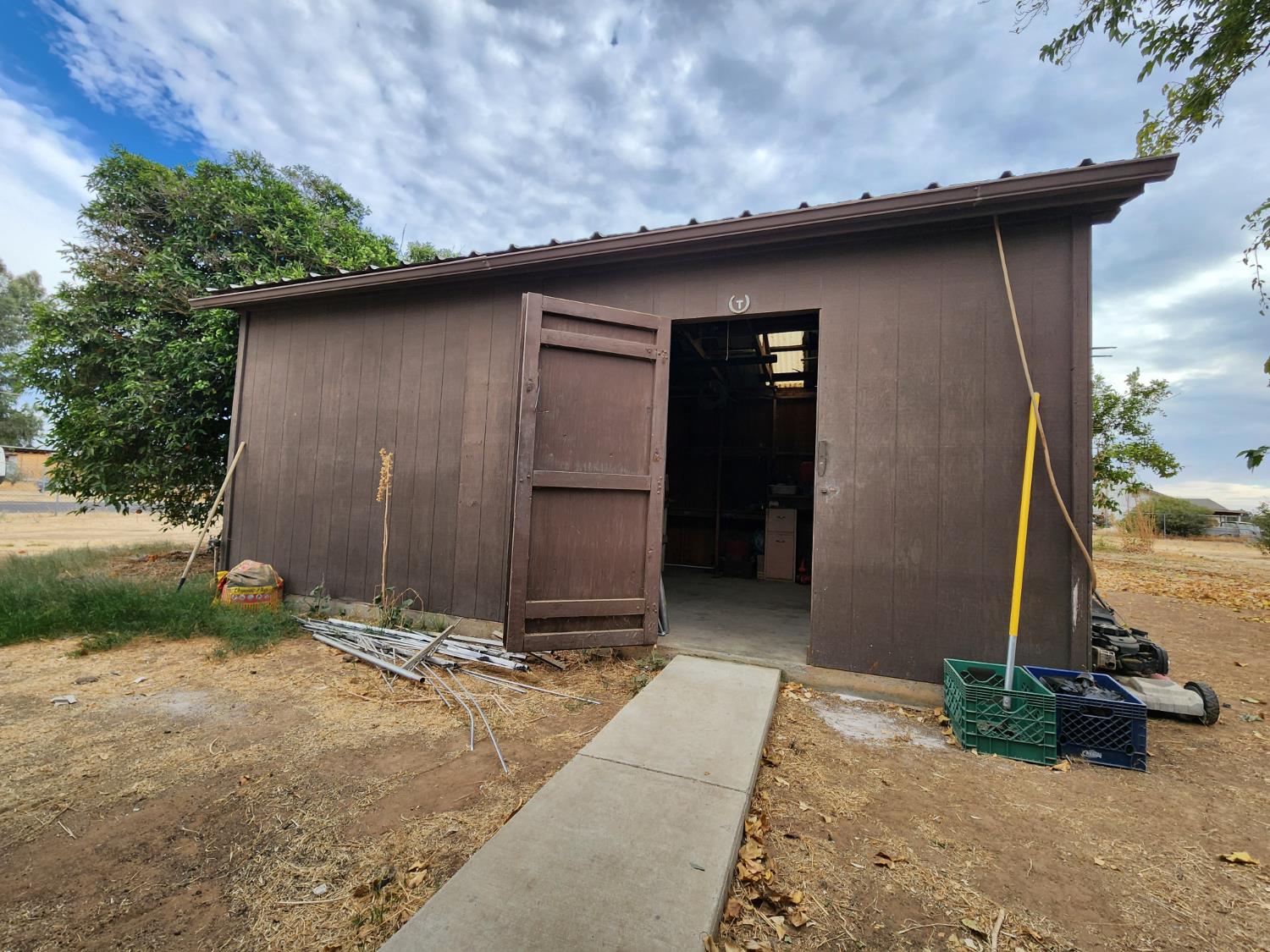 24624 Tropical Dr, Madera, CA 93638