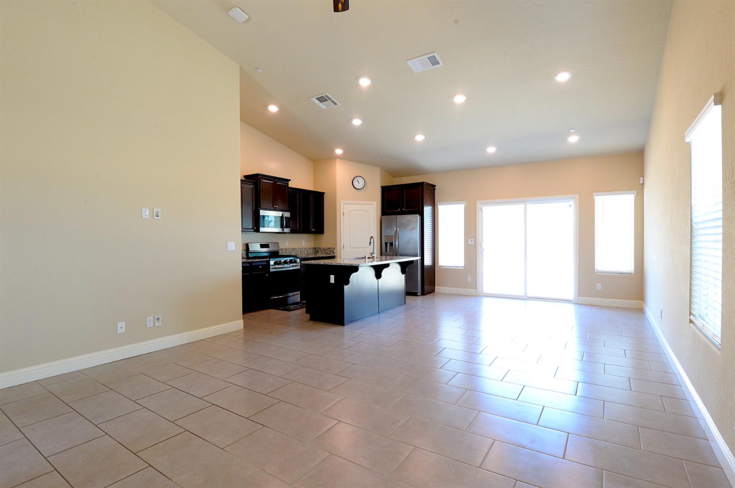 1179 Obsidian Ave, Lemoore, CA 93245
