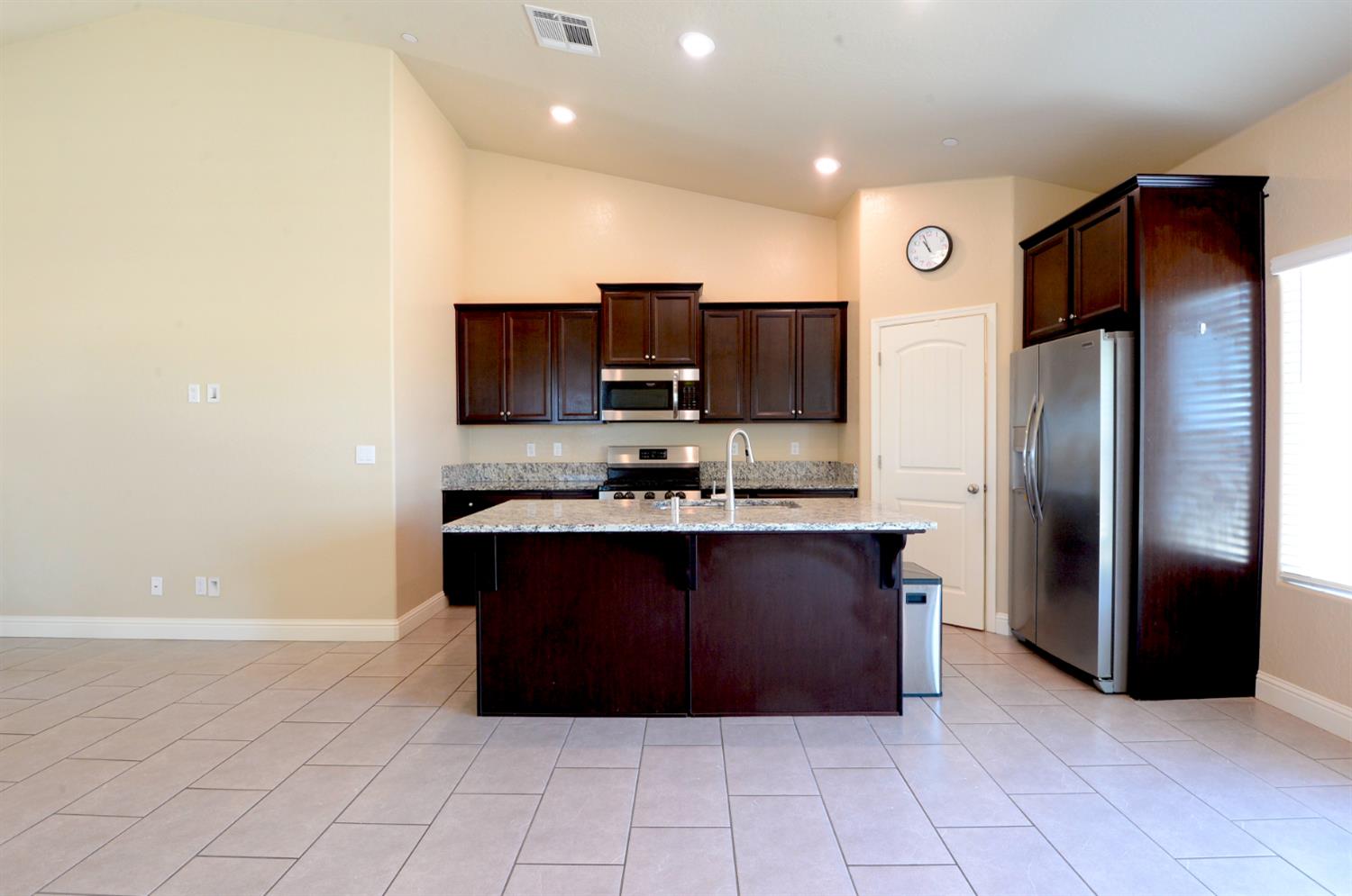 1179 Obsidian Ave, Lemoore, CA 93245