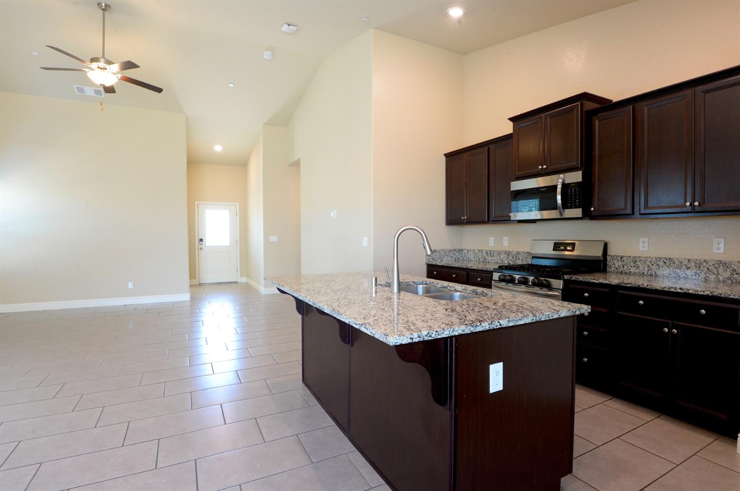 1179 Obsidian Ave, Lemoore, CA 93245