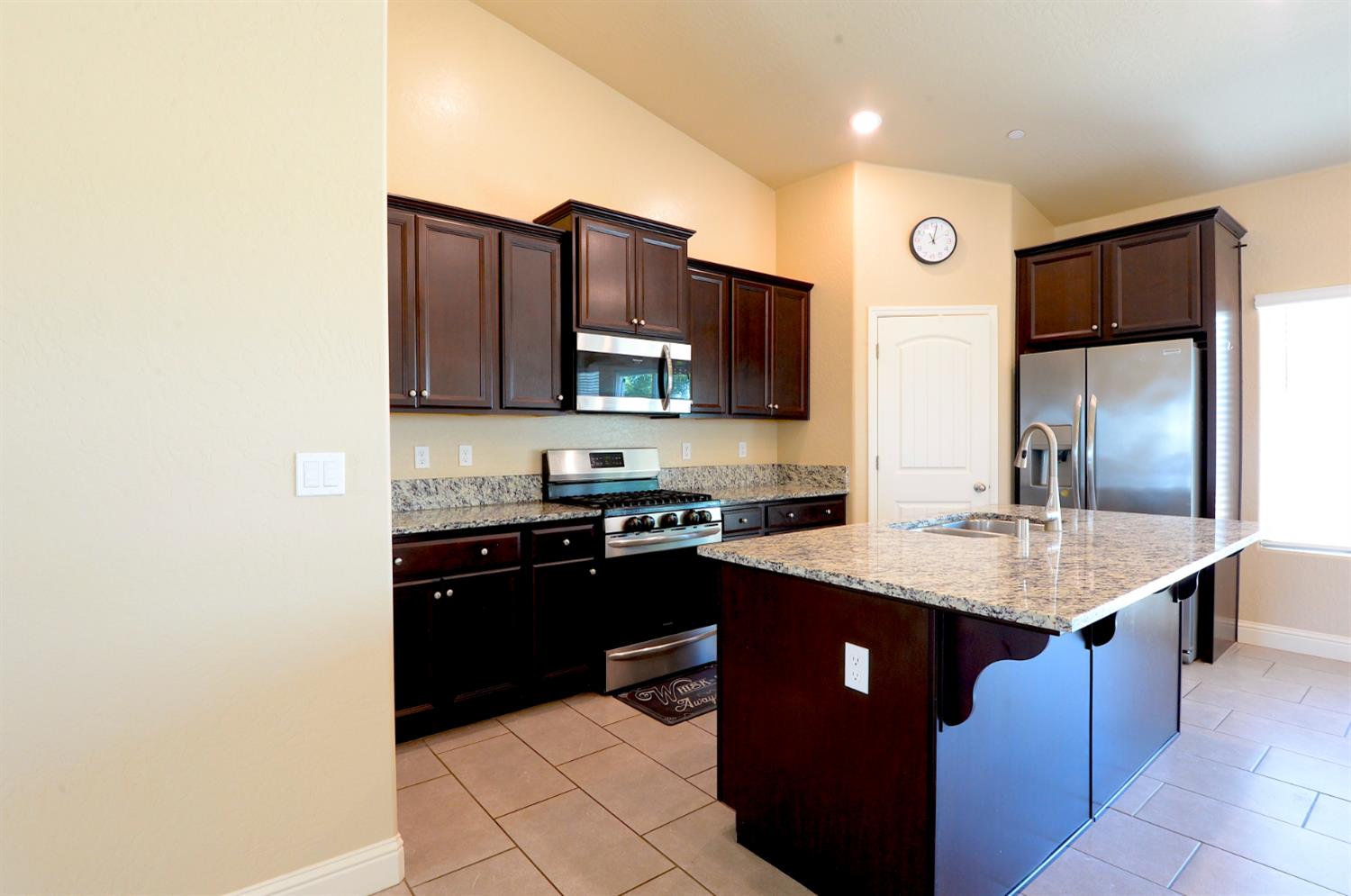 1179 Obsidian Ave, Lemoore, CA 93245