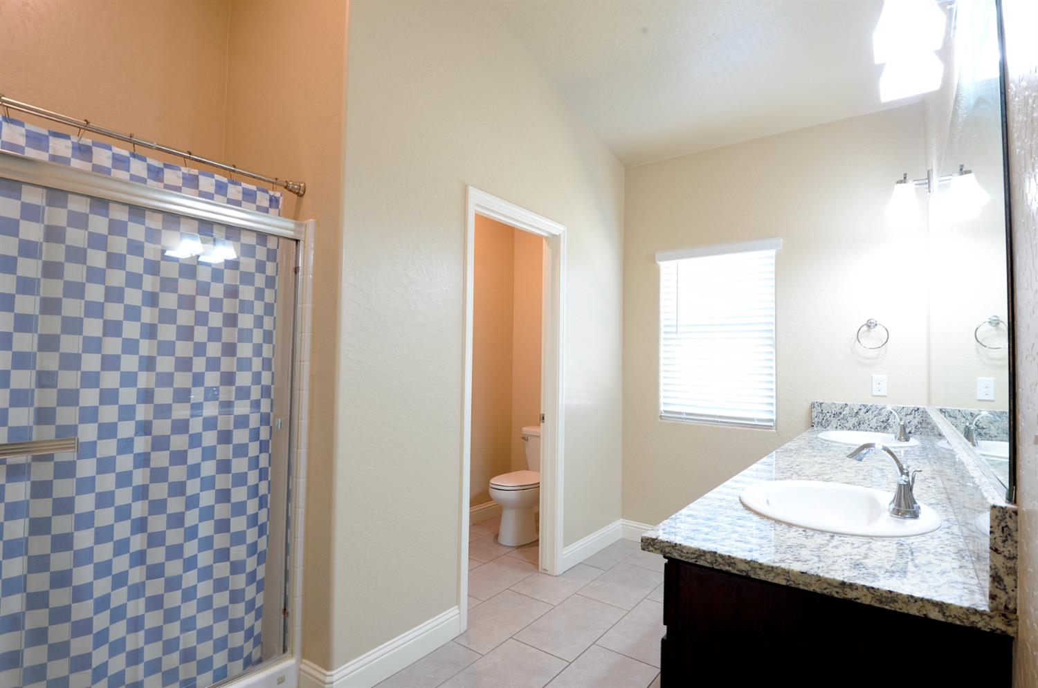 1179 Obsidian Ave, Lemoore, CA 93245