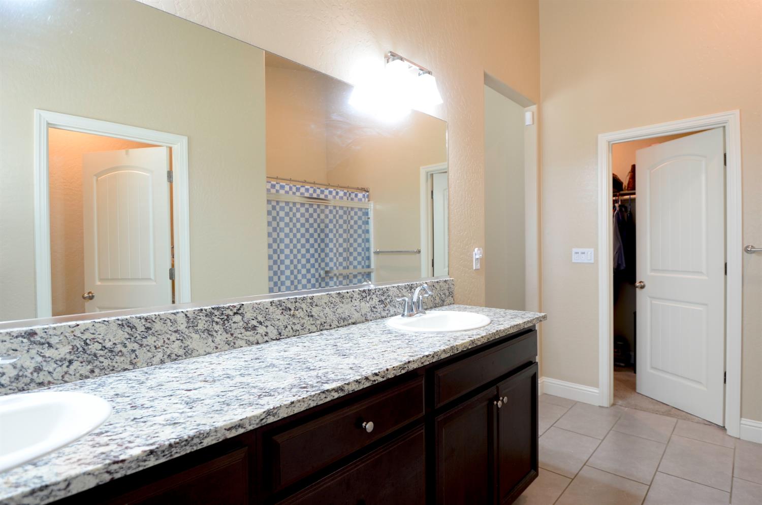 1179 Obsidian Ave, Lemoore, CA 93245