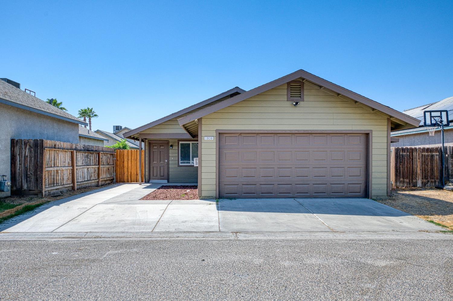1938 Evergreen Dr, Corcoran, CA 93212