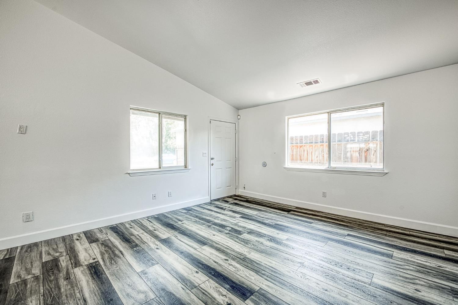 1938 Evergreen Dr, Corcoran, CA 93212