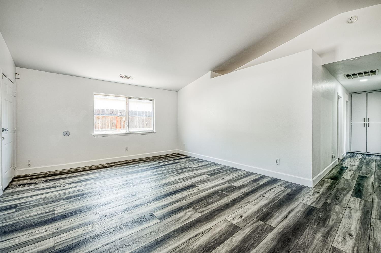 1938 Evergreen Dr, Corcoran, CA 93212