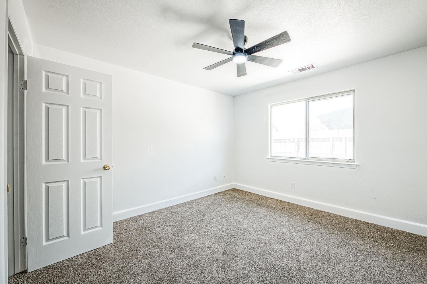 1938 Evergreen Dr, Corcoran, CA 93212