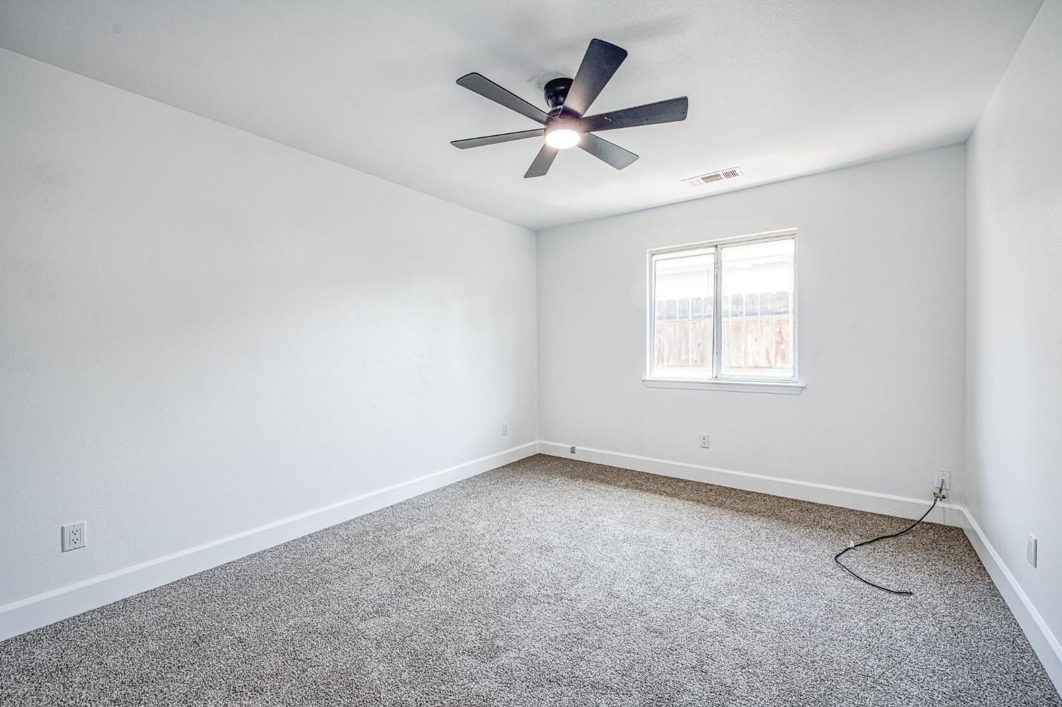 1938 Evergreen Dr, Corcoran, CA 93212
