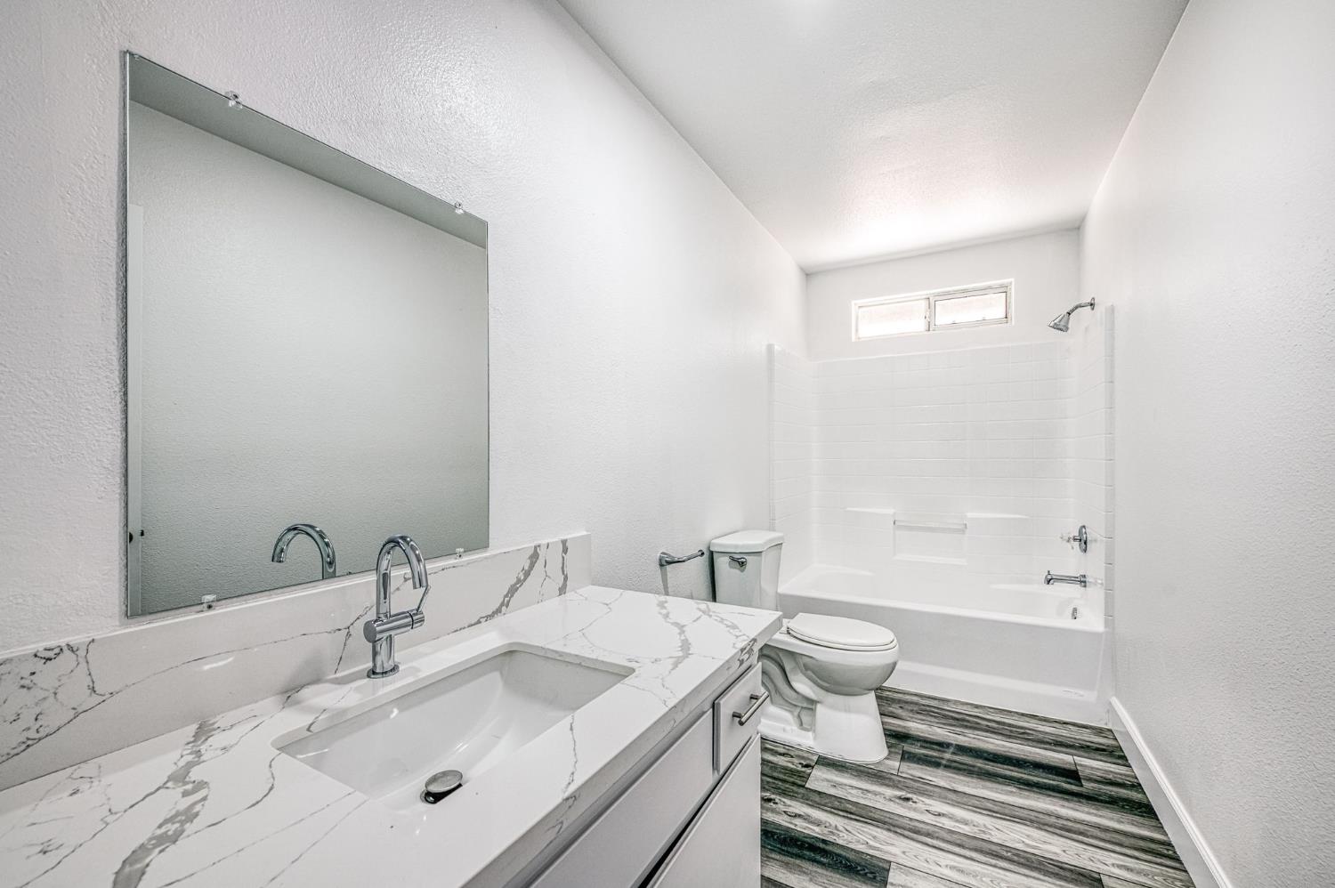 1938 Evergreen Dr, Corcoran, CA 93212
