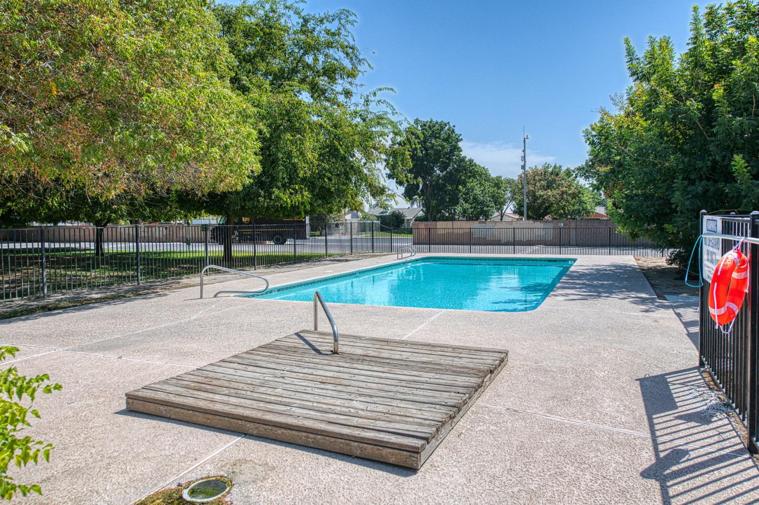 1938 Evergreen Dr, Corcoran, CA 93212