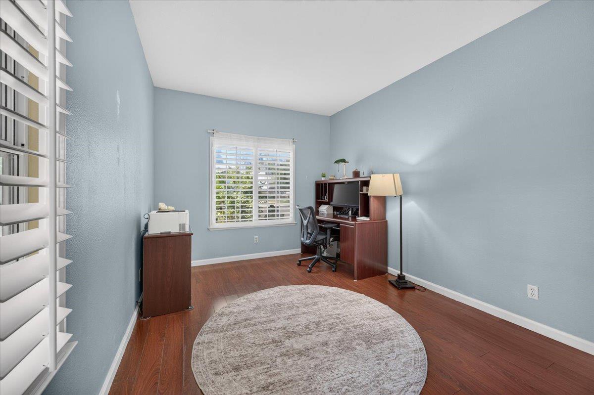 2291 E La Quinta Dr, Fresno, CA 93730