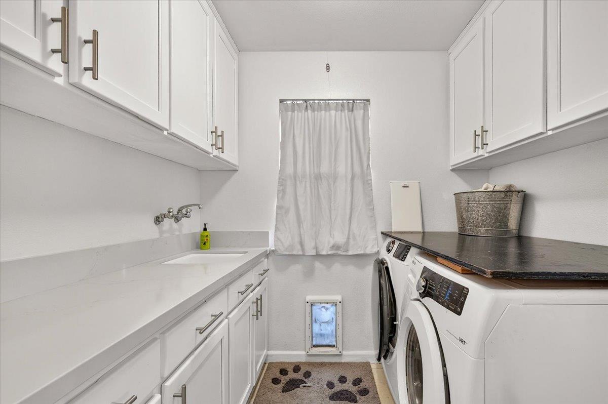 2291 E La Quinta Dr, Fresno, CA 93730
