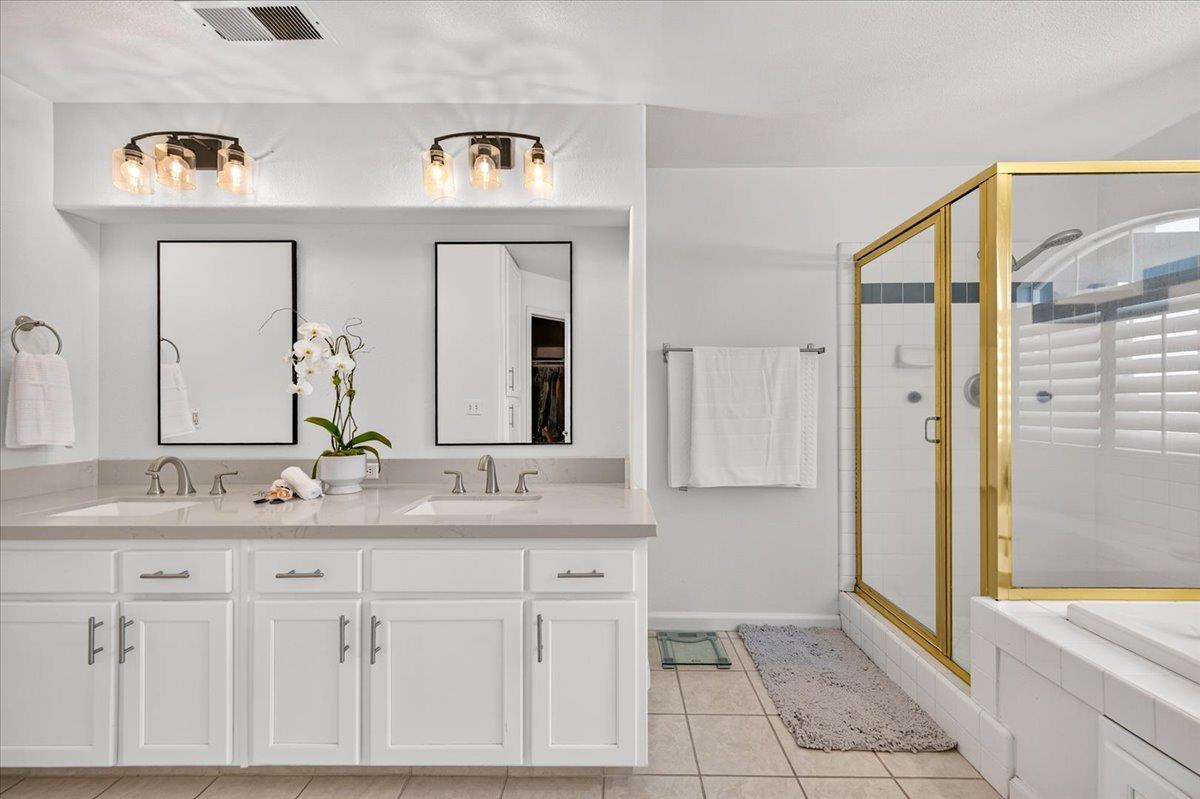 2291 E La Quinta Dr, Fresno, CA 93730
