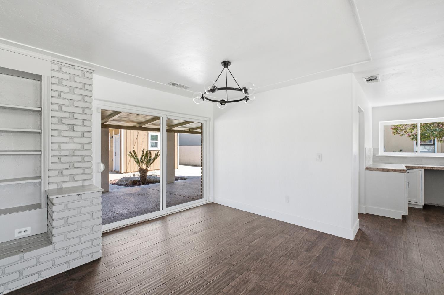 2146 N Maple Ave, Fresno, CA 93703