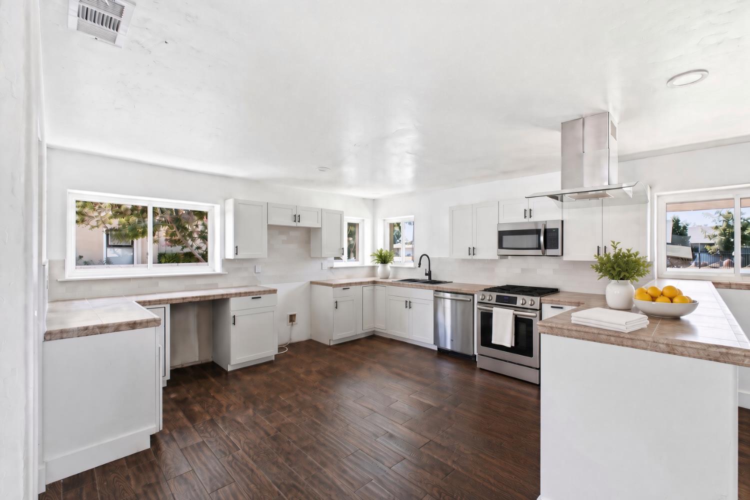 2146 N Maple Ave, Fresno, CA 93703