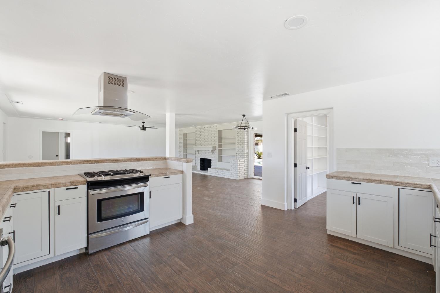 2146 N Maple Ave, Fresno, CA 93703