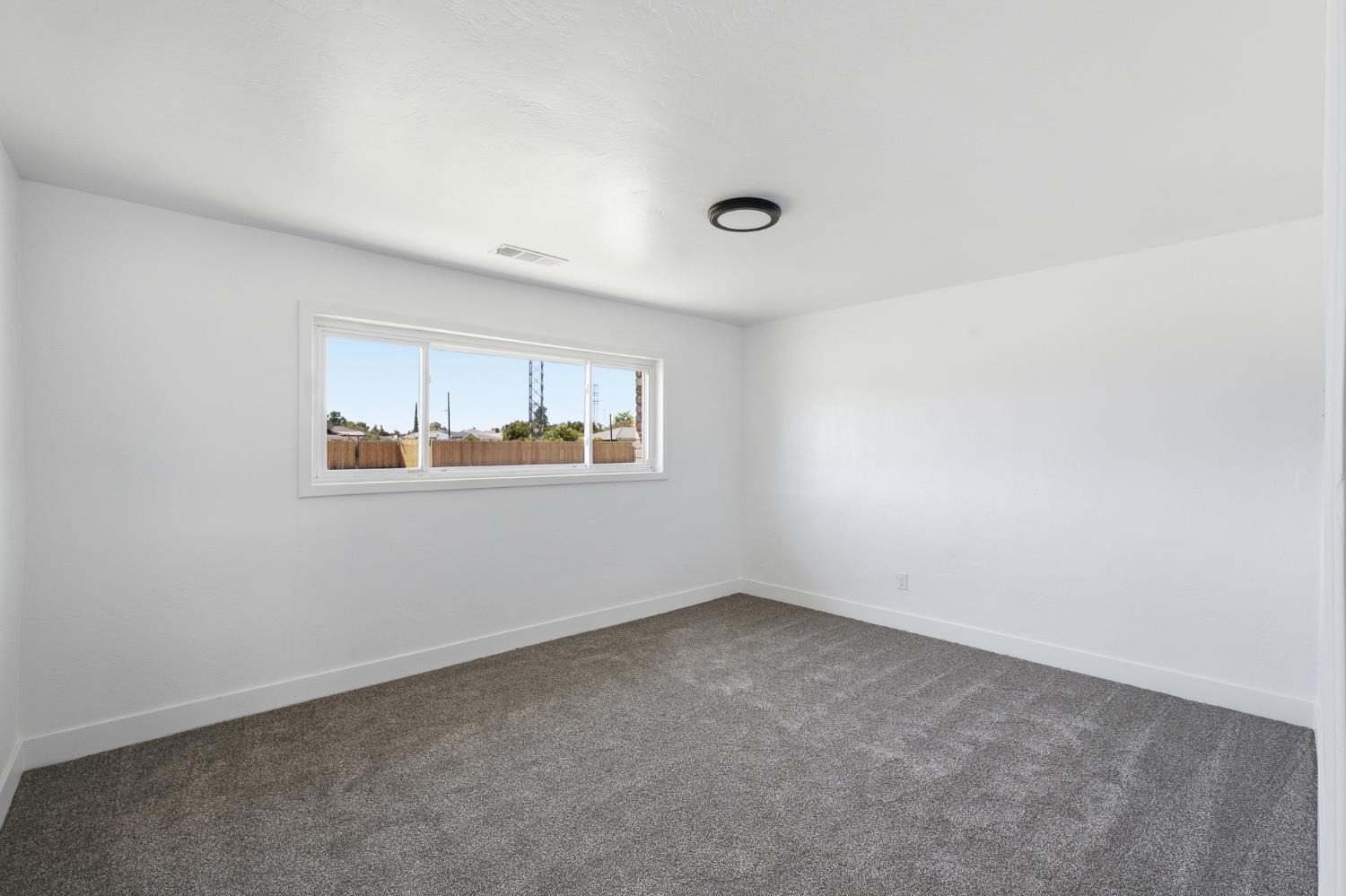 2146 N Maple Ave, Fresno, CA 93703