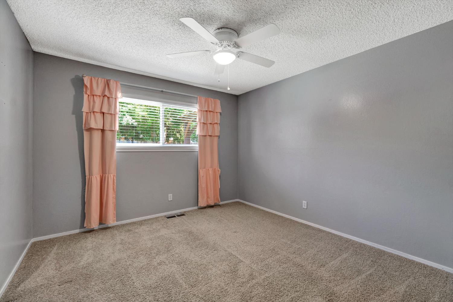 4887 E Pico Ave, Fresno, CA 93726