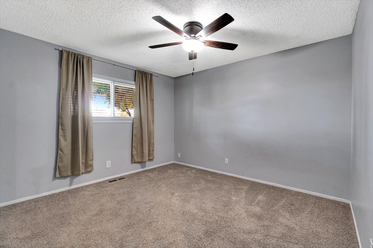 4887 E Pico Ave, Fresno, CA 93726