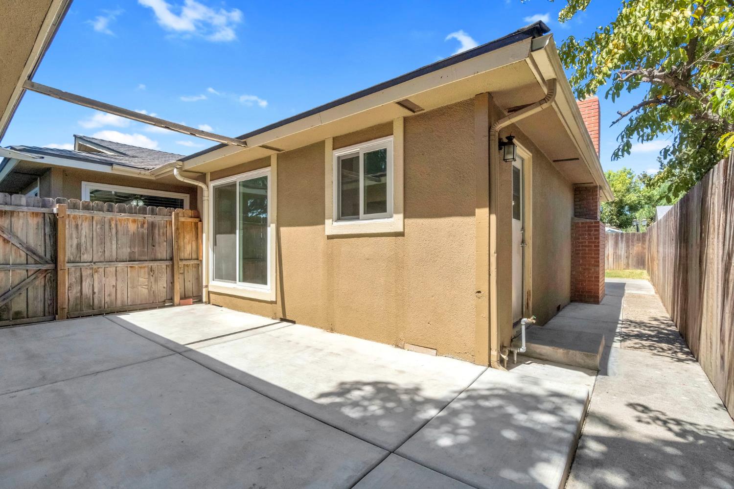 4887 E Pico Ave, Fresno, CA 93726