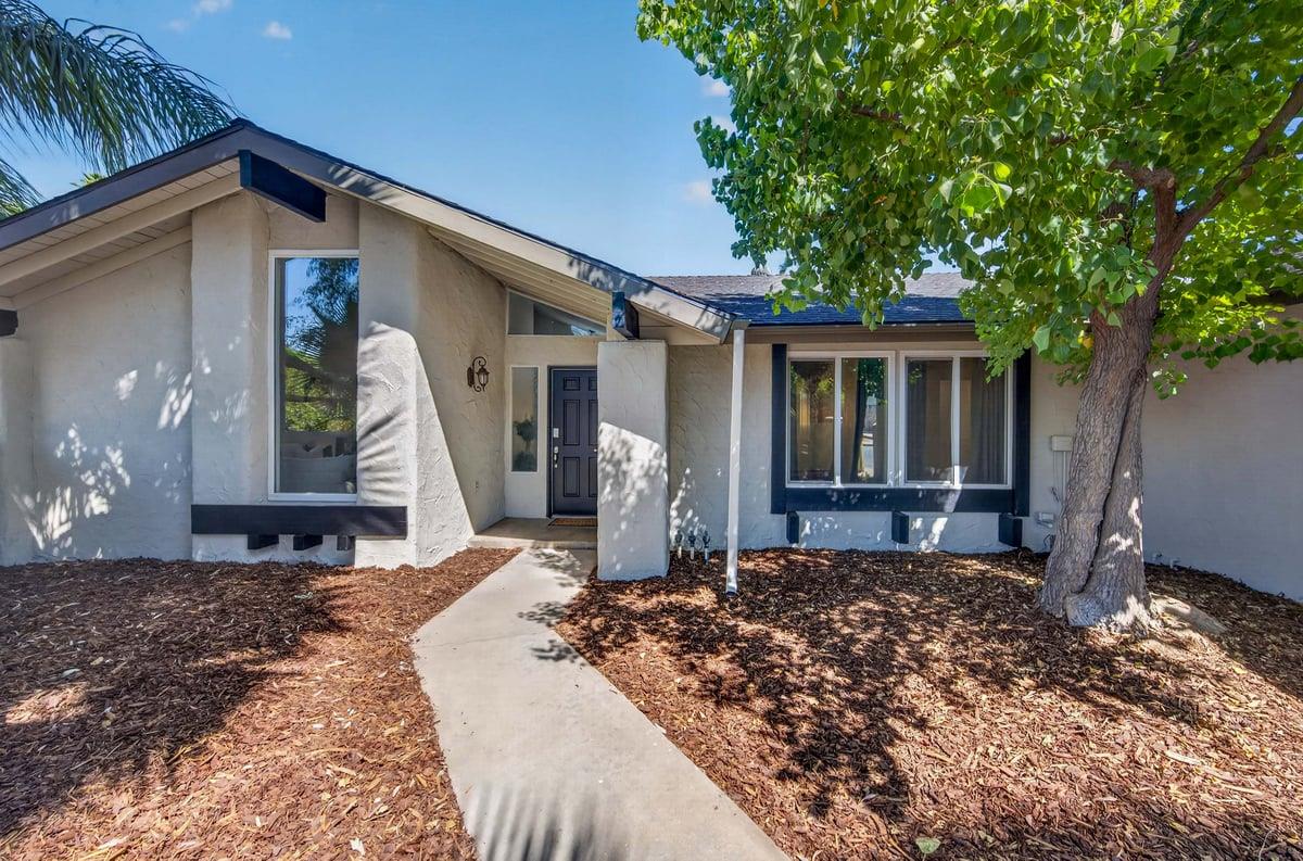 451 Mcarthur Ave, Clovis, CA 93611