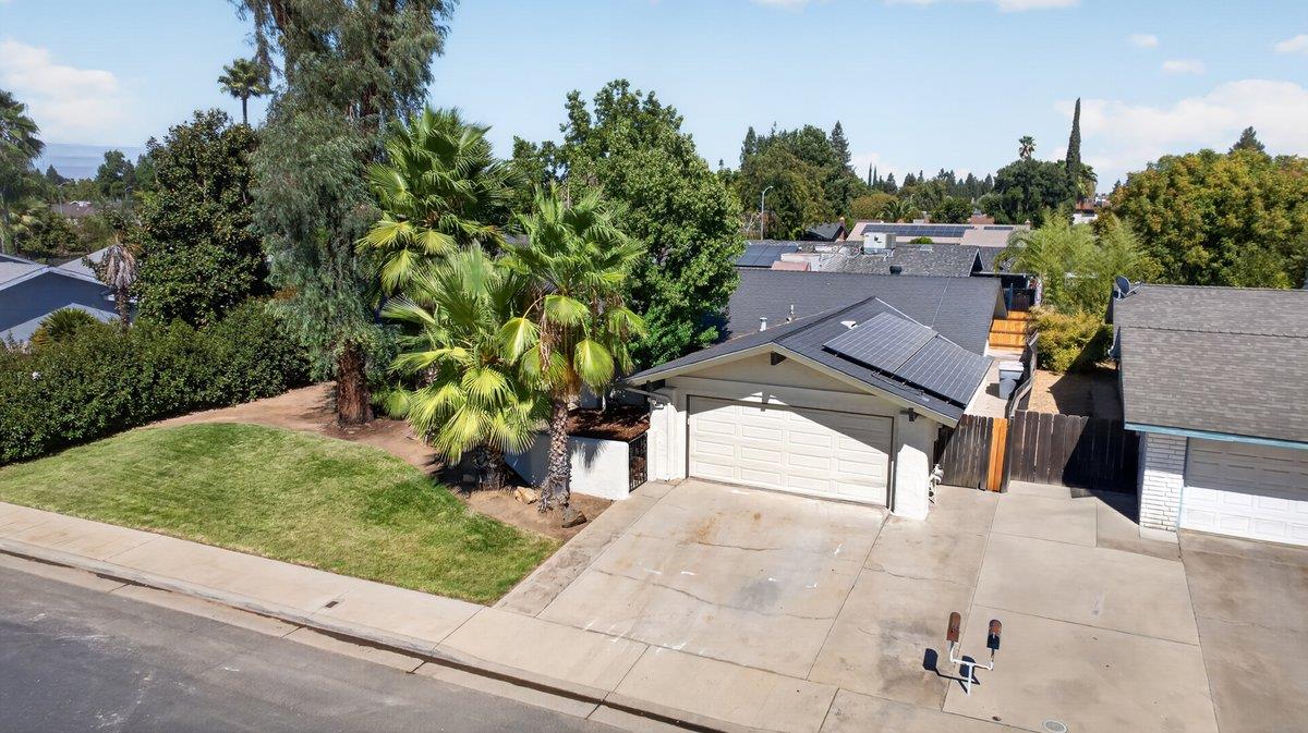 451 Mcarthur Ave, Clovis, CA 93611